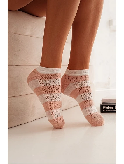 Dámske pruhované ažurové ponožky 1504.003