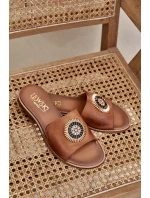 Kožené pantofle s ozdobou na plochém podpatku Zazoo model 21682258 Camel - Boto