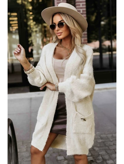 628-1 Módny oversize sveter s ozdobnou brošňou a praktickými vreckami - béžový 628-1 Módny oversize sveter s ozdobnou brošňou a praktickými vreckami - béžový