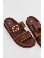 Dámské pantofle s zlatým sponou hnědé model 21898353 - Boto