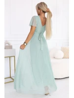 dlouhé třpytivé šaty s výstřihem a krátkými rukávy pistáciová barva model 22019068 - numoco basic