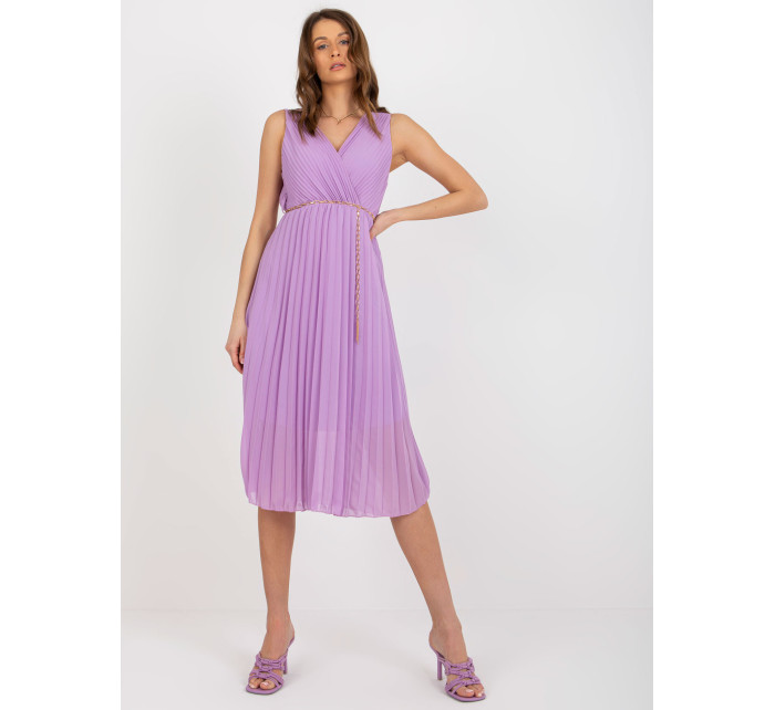 Svetlo fialové plisované midi šaty bez rukávov