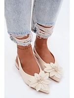 Dámské sandály na nízkém podpatku s květem model 22102823 - Boto