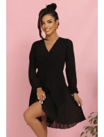 ISABELLE plisované šaty s dlouhými rukávy a výstřihem BLACK model 21215944 - numoco