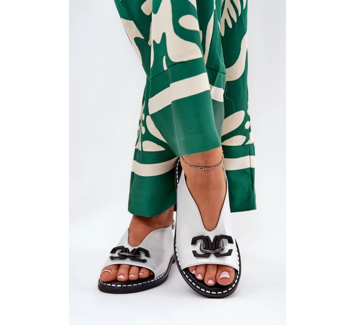 Sandały Na Płaskim Obcasie Z Ozdobą Eko Skóra Srebrne Tillireta Sandały Na Płaskim Obcasie Z Ozdobą Eko Skóra Srebrne Tillireta