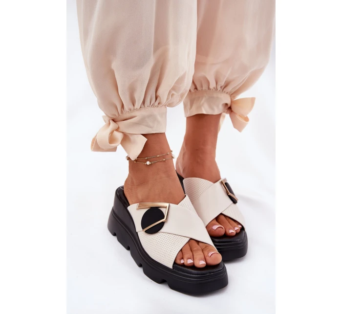 Eleganckie Skórzane Klapki Damskie Na Koturnie Z Ozdobą Artiker 56C1585 Beżowe