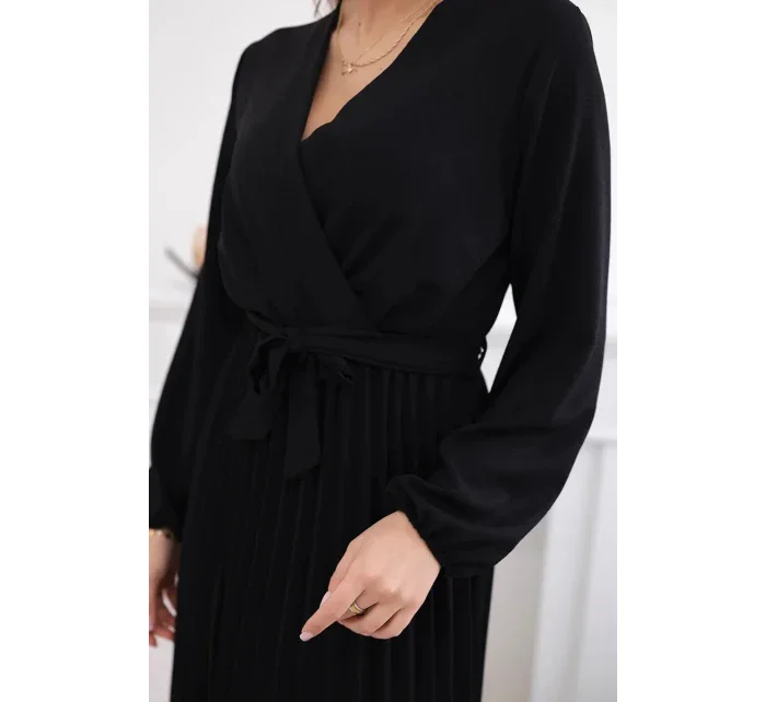 Šaty s viazaným plisovaným lemom čierne