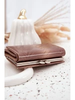 Lakovaná dámska kabelka s trblietavými detailmi Cermina - béžová Lakovaná dámska kabelka s trblietavými detailmi Cermina - béžová