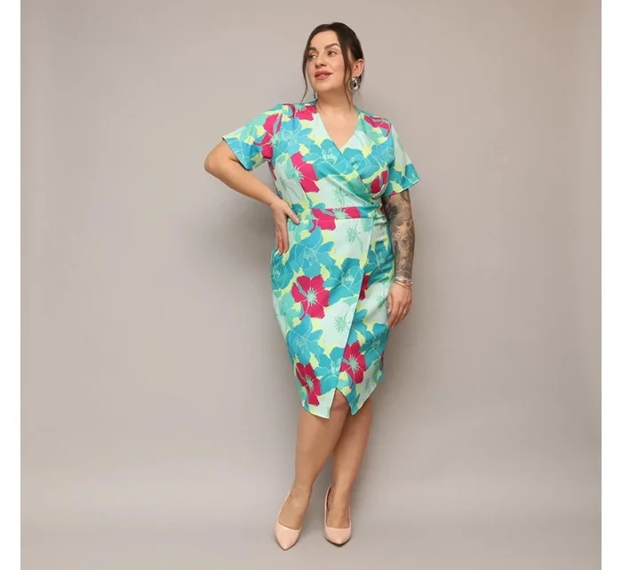 Kvetinové obálkové šaty s dĺžkou po kolená zeleno-fuchsiová (742)