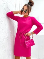 Dámske pletené šaty vo fuchsiovej farbe (700)