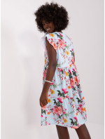 Svetlomodré šaty so splývavým kvetom
