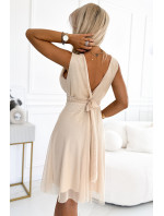 Elegantní béžové dámské šaty s výstřihem a model 20135181 - numoco basic