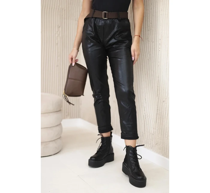 model 22014125 kalhoty s páskem lesklá černá - K-Fashion model 22014125 kalhoty s páskem lesklá černá - K-Fashion