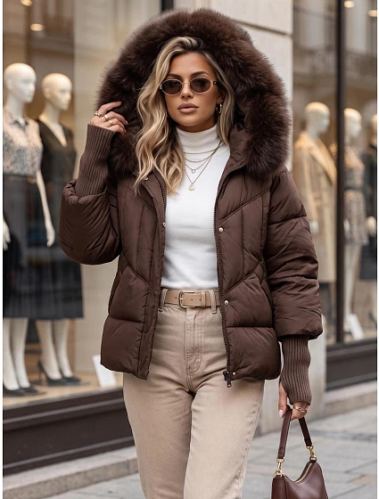 Pikowana kurtka damska zimowa z futerkiem brązowa model 22371740 - FashionStreet