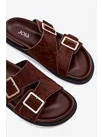 Dámské pantofle z imitace semiše s zlatými přezkami čokoládové model 22102893 - Boto Dámské pantofle z imitace semiše s zlatými přezkami čokoládové model 22102893 - Boto