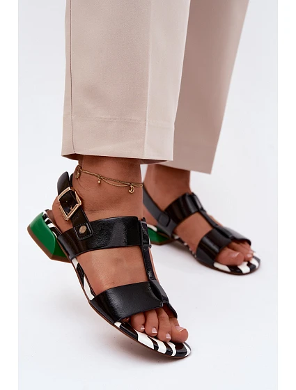 Dámské sandály z lakované kůže model 22123107 Černé - Maciejka