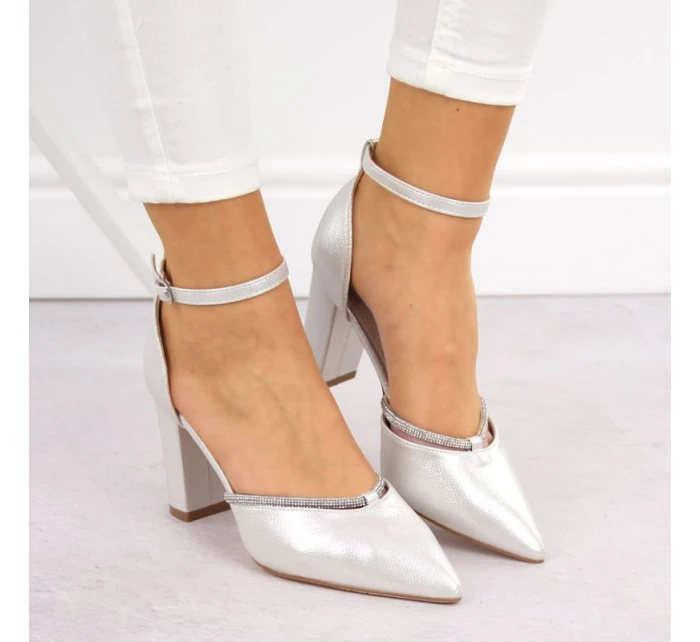 Dámské ažurové sandály béžové model 21904482 - Sabatina