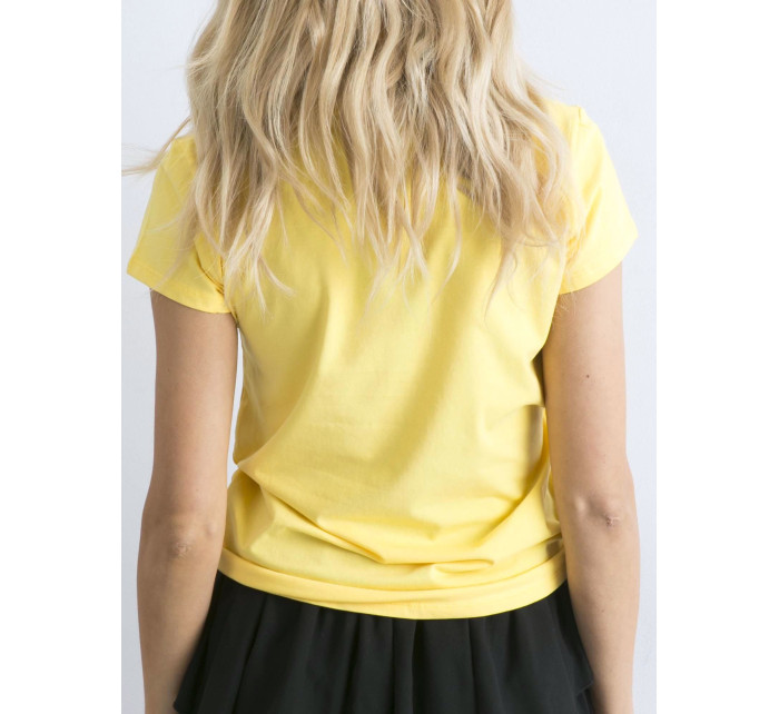 Broskyňovo žlté tričko