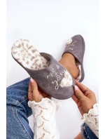 Lesklé dámské pantofle šedé model 21641364 - Boto