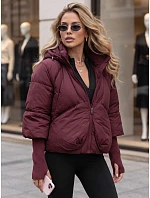 Kurtka damska zimowa pikowana z kapturem bordowa model 22350631 - FashionStreet Kurtka damska zimowa pikowana z kapturem bordowa model 22350631 - FashionStreet