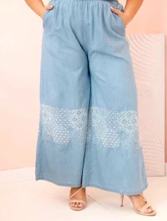 Dámské kalhoty Plus Size se širokými nohavicemi a model 21156795 výšivkou světle džínové - K-Fashion