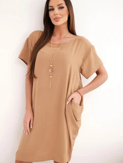 Šaty s vreckami a ťavím príveskom