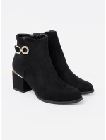 Jedinečné čierne dámske členkové topánky na širokom podpätku Jedinečné čierne dámske členkové topánky na širokom podpätku