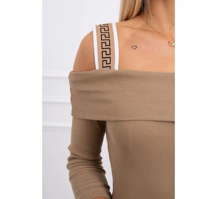 Ťavie šaty so širokými ramienkami Ťavie šaty so širokými ramienkami