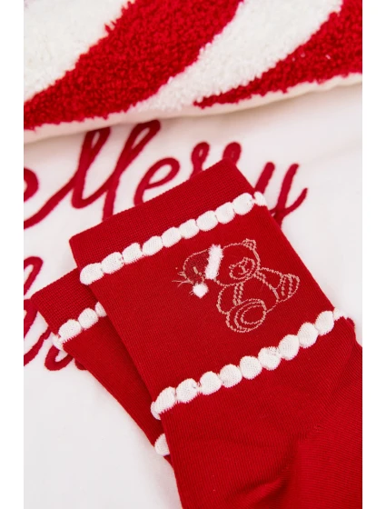 Dámske vianočné ponožky s medvedíkom v santovskej čiapke - červené Dámske vianočné ponožky s medvedíkom v santovskej čiapke - červené