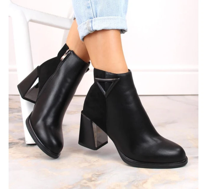 D&A S.Barski Premium Collection W OLI238 čierne zateplené čižmy s ozdobným stĺpikom D&A S.Barski Premium Collection W OLI238 čierne zateplené čižmy s ozdobným stĺpikom