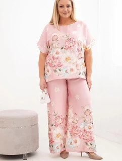 Dámský komplet Plus Size s halenkou a kalhotami s květinovým vzorem a širokými nohavicemi pudrově růžová