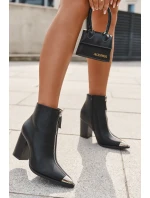 Botki Damskie Na Słupku Z Ozdobnym Zamkiem Czarne Wiviane