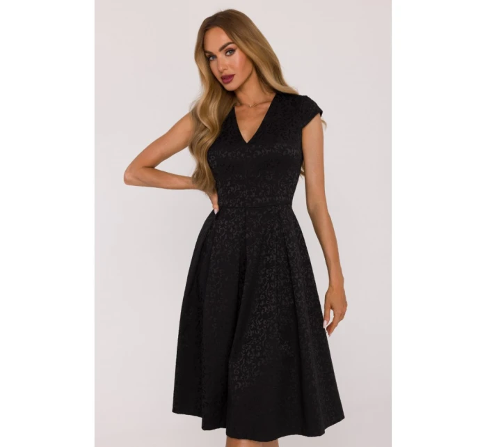 M892 Priliehavé šaty so skladanými záhybmi - čierne M892 Priliehavé šaty so skladanými záhybmi - čierne