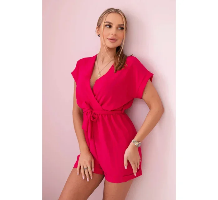 Krátky overal viazaný v páse fuchsiovej farby
