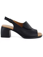 Dámske kožené sandále na podpätku čierne Vinceza 26-66920