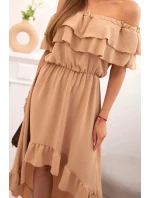 Dámske šaty s odhalenými ramenami a predĺženým chrbtom camel Dámske šaty s odhalenými ramenami a predĺženým chrbtom camel