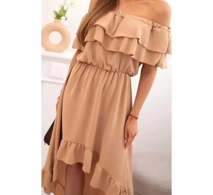 Dámske šaty s odhalenými ramenami a predĺženým chrbtom camel Dámske šaty s odhalenými ramenami a predĺženým chrbtom camel