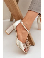 Kožené sandály na podpatku s ozdobou model 21682613 Zlaté - Laura Messi