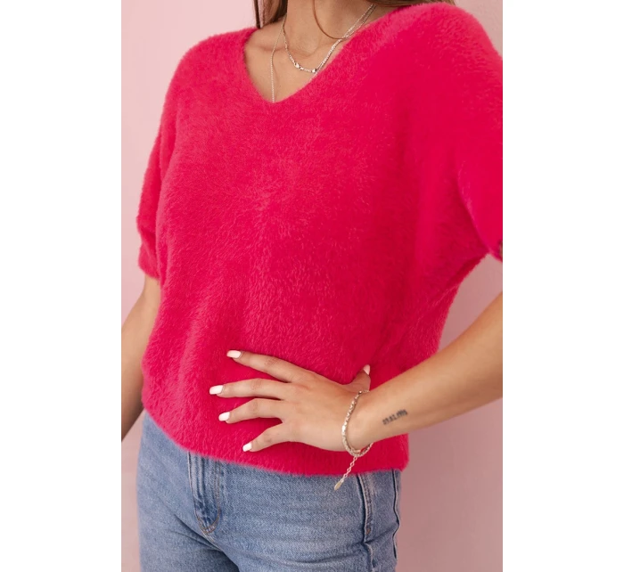 Dámsky fuksiový sveter s krátkym výstrihom do V z mäkkého vlasu Dámsky fuksiový sveter s krátkym výstrihom do V z mäkkého vlasu