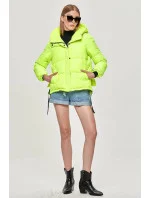 Neónovo žltá dámska krátka zimná bunda s kapucňou (JIN211)
