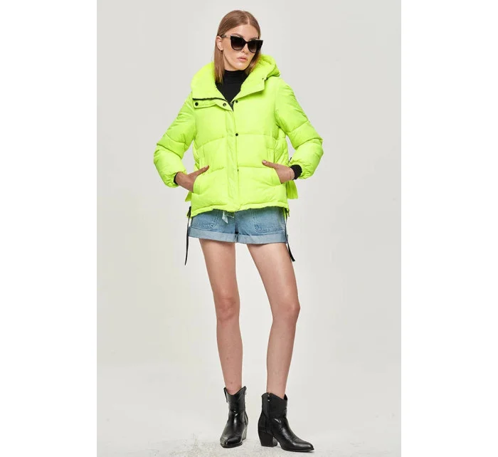 Neónovo žltá dámska krátka zimná bunda s kapucňou (JIN211)