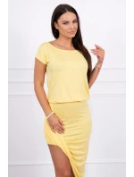 Asymetrické žluté šaty