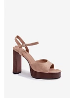 Sandále na podpätku model 226117 Vykročte štýlovo