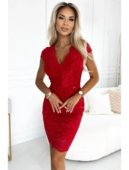 316-9 Čipkované šaty s krátkymi rukávmi a výstrihom - ČERVENÉ