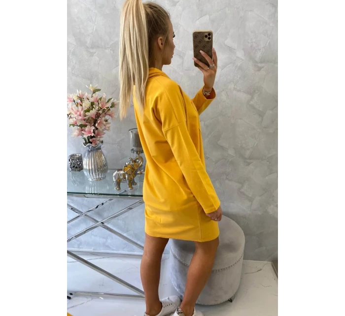 Horčicové šaty s kravatou