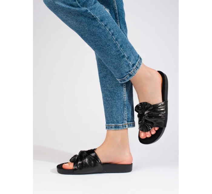 Klasické dámské nazouváky černé bez podpatku Klasické dámské nazouváky černé bez podpatku