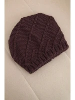 Dámská zimní čepice s ozdobným pletením a střihem tmavě fialová model 21878059 - K-Fashion