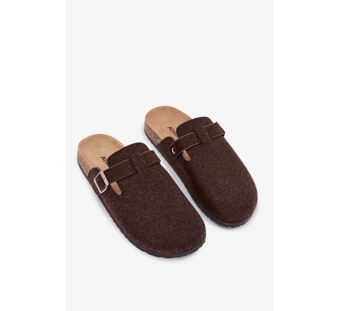 Pánské pantofle s přezkou čokoládové model 21794104 - Boto Pánské pantofle s přezkou čokoládové model 21794104 - Boto