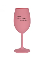 BECAUSE BEING TERAPEUTE IS NOT A PRDEL - ružový pohár na víno 350 ml