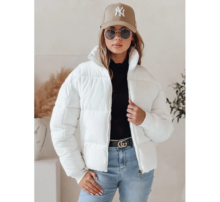 Dámská krátká zimní prošívaná bunda bílá Dstreet model 21990563 - FashionStreet Dámská krátká zimní prošívaná bunda bílá Dstreet model 21990563 - FashionStreet